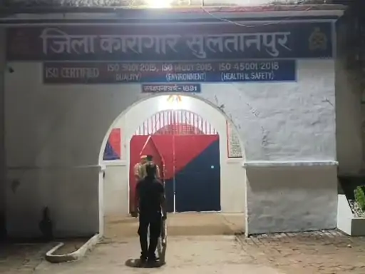 सुल्तानपुर जेल में पॉक्सो आरोपी ने फांसी लगाकर जान दी:पेड़ पर बेडशीट से बनाया फंदा, अमेठी पुलिस ने 29 दिन पहले भेजा था जेल